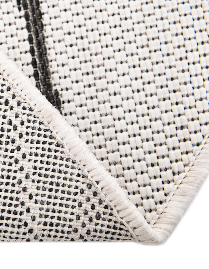 Detail image of  4' x 4'  Washable Botanical Indoor / Outdoor Round Rug