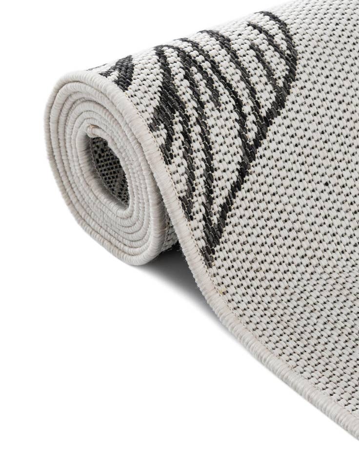 Detail image of  4' x 4'  Washable Botanical Indoor / Outdoor Round Rug