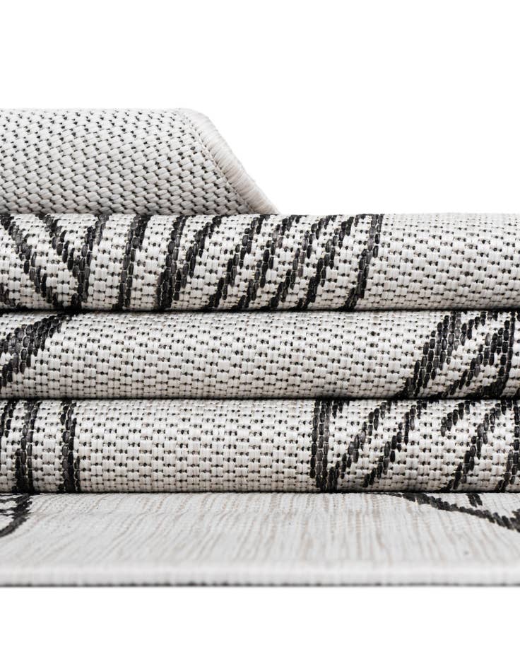 Detail image of  4' x 4'  Washable Botanical Indoor / Outdoor Round Rug