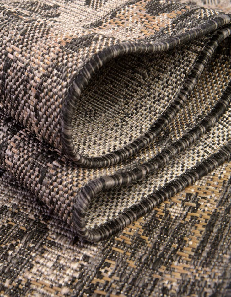 Detail image of  7' 10 x 7' 10  Washable Traditional Indoor / Outdoor Octagon Rug