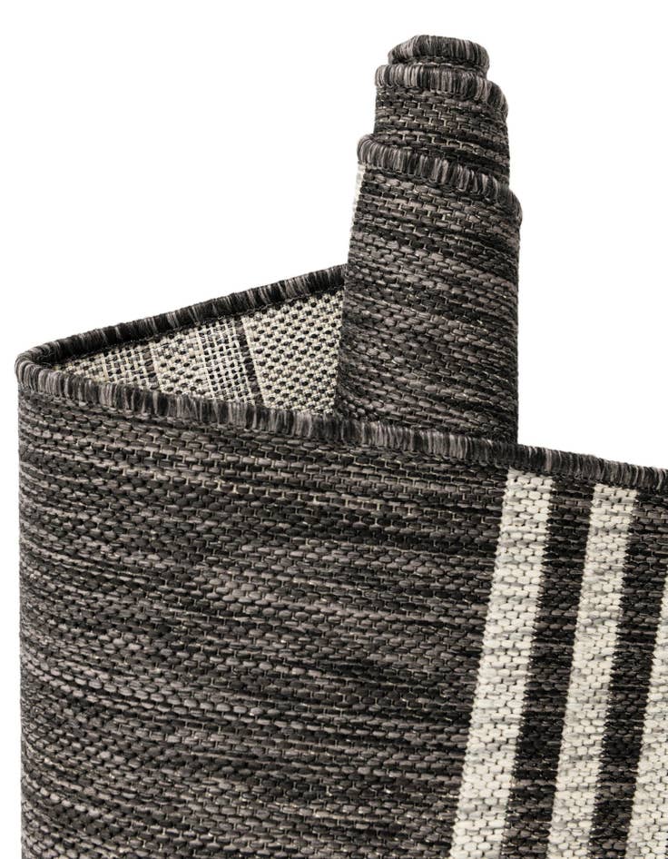 Detail image of  5' 3 x 8'  Washable Jill Zarin Anguilla Indoor / Outdoor Oval Rug