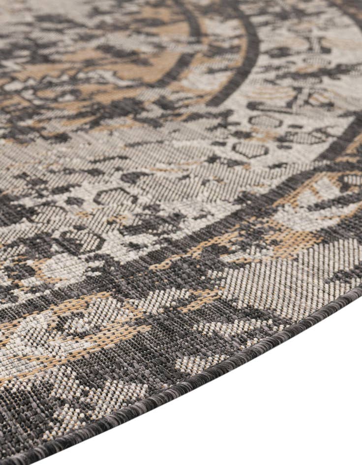 Detail image of  7' 10 x 10'  Washable Traditional Indoor / Outdoor Oval Rug