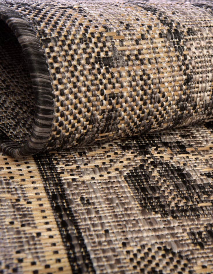 Detail image of  3' x 5' 3  Washable Traditional Indoor / Outdoor Oval Rug