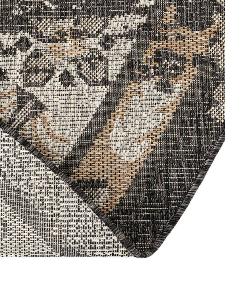 Detail image of  3' x 5' 3  Washable Traditional Indoor / Outdoor Oval Rug