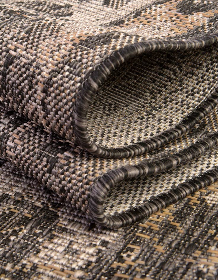 Detail image of  3' x 5' 3  Washable Traditional Indoor / Outdoor Oval Rug