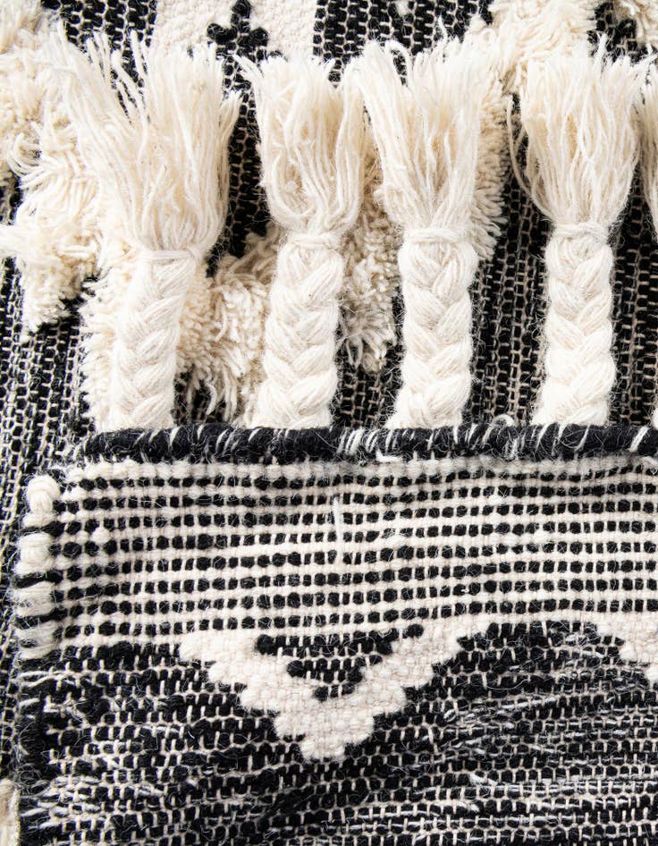 Detail image of  2' x 3' 1  Hand Woven Arizona Wool Rug