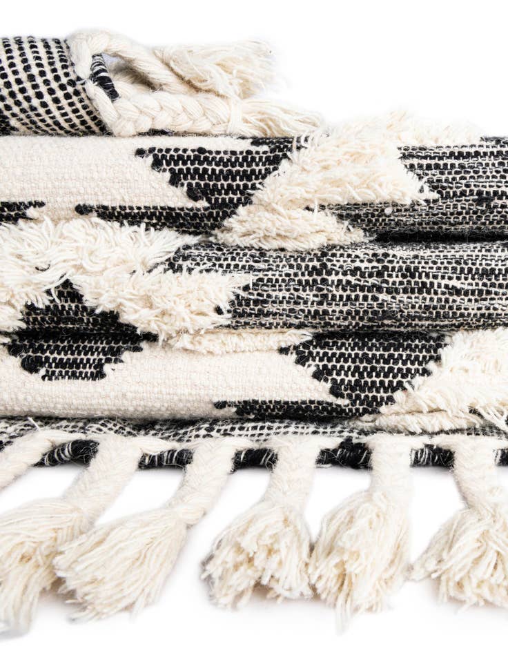 Detail image of  2' x 3' 1  Hand Woven Arizona Wool Rug