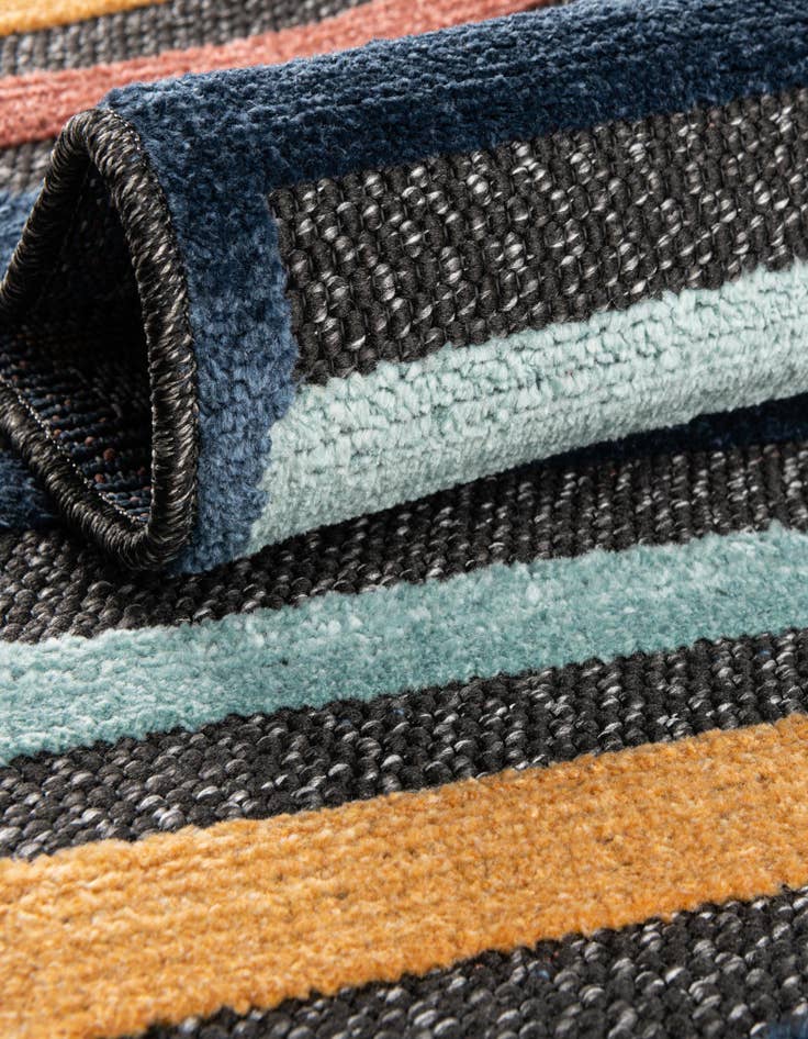 Detail image of  7' x 10'  Washable Belize Indoor / Outdoor Rug