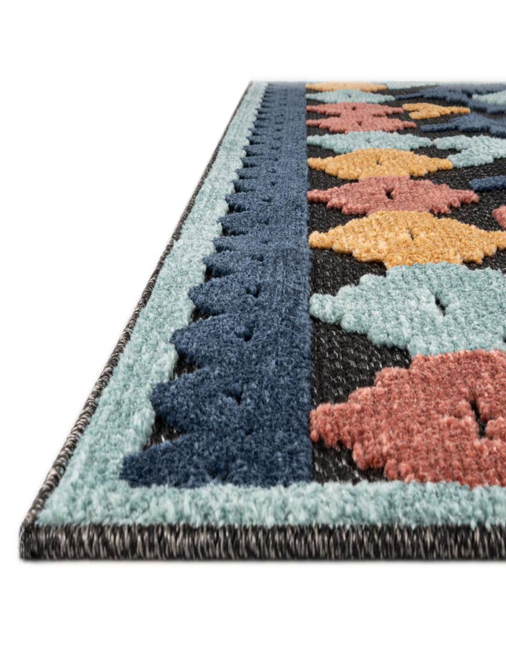Detail image of  7' x 10'  Washable Belize Indoor / Outdoor Rug