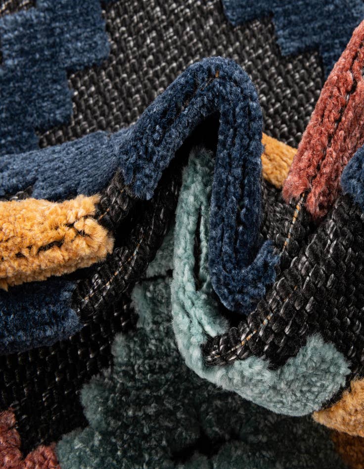 Detail image of  7' x 10'  Washable Belize Indoor / Outdoor Rug