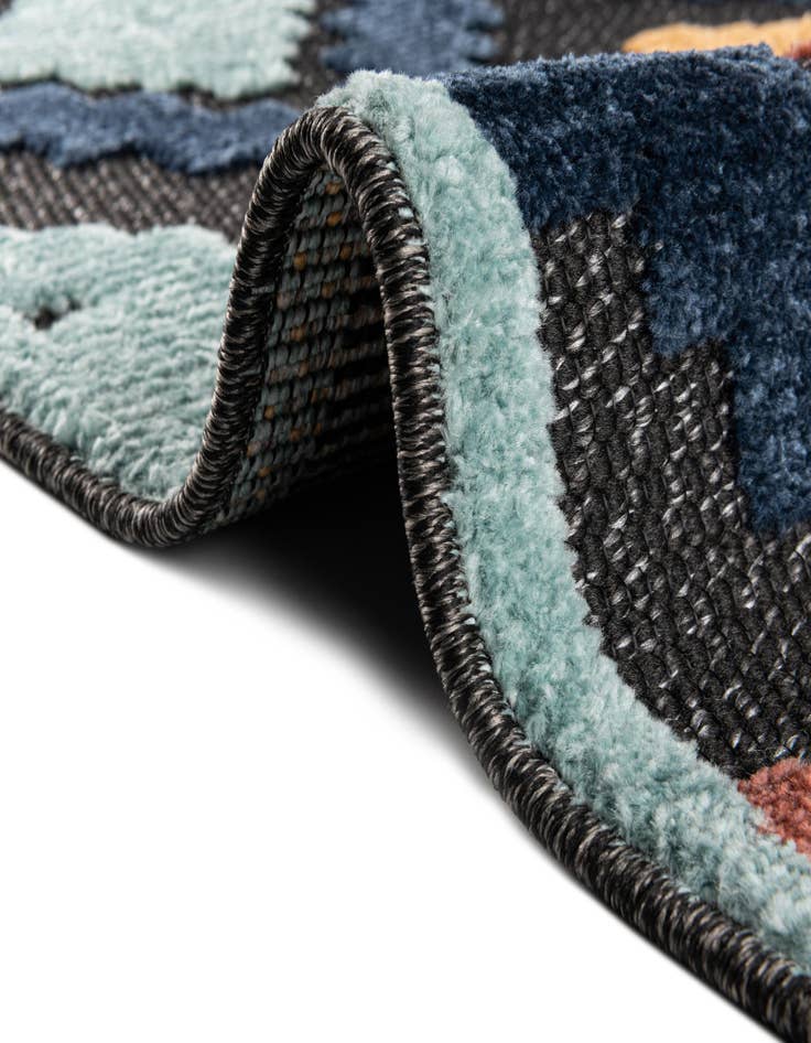 Detail image of  7' x 10'  Washable Belize Indoor / Outdoor Rug