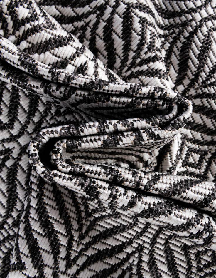 Detail image of  7' x 10'  Washable Lattice Indoor / Outdoor Rug