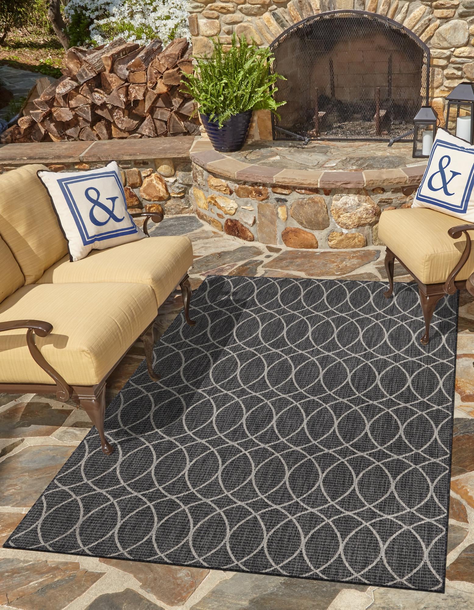Charcoal 4' x 6' Lattice Indoor / Outdoor Rug | Rugs.com