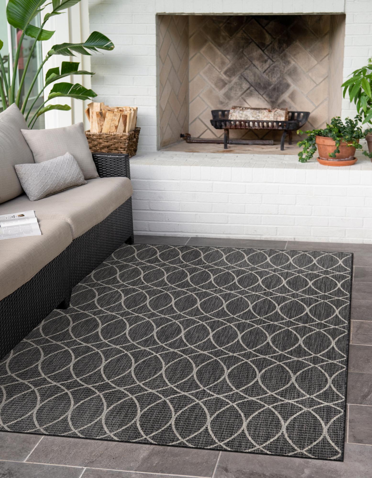 Charcoal 4' x 6' Lattice Indoor / Outdoor Rug | Rugs.com