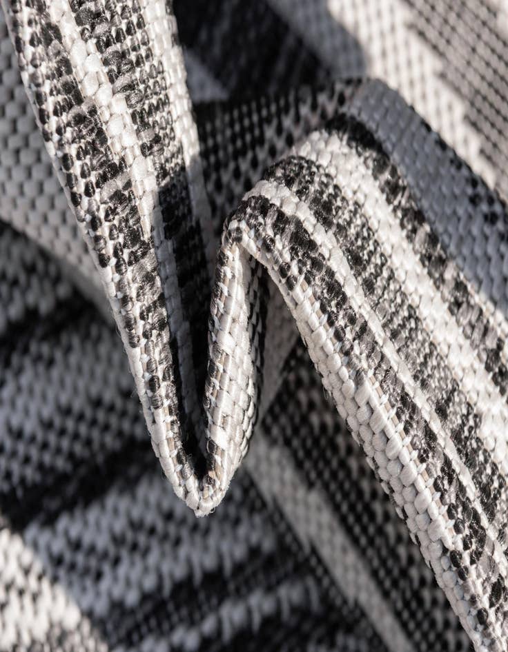 Detail image of  4' x 6'  Washable Modern Indoor / Outdoor Rug