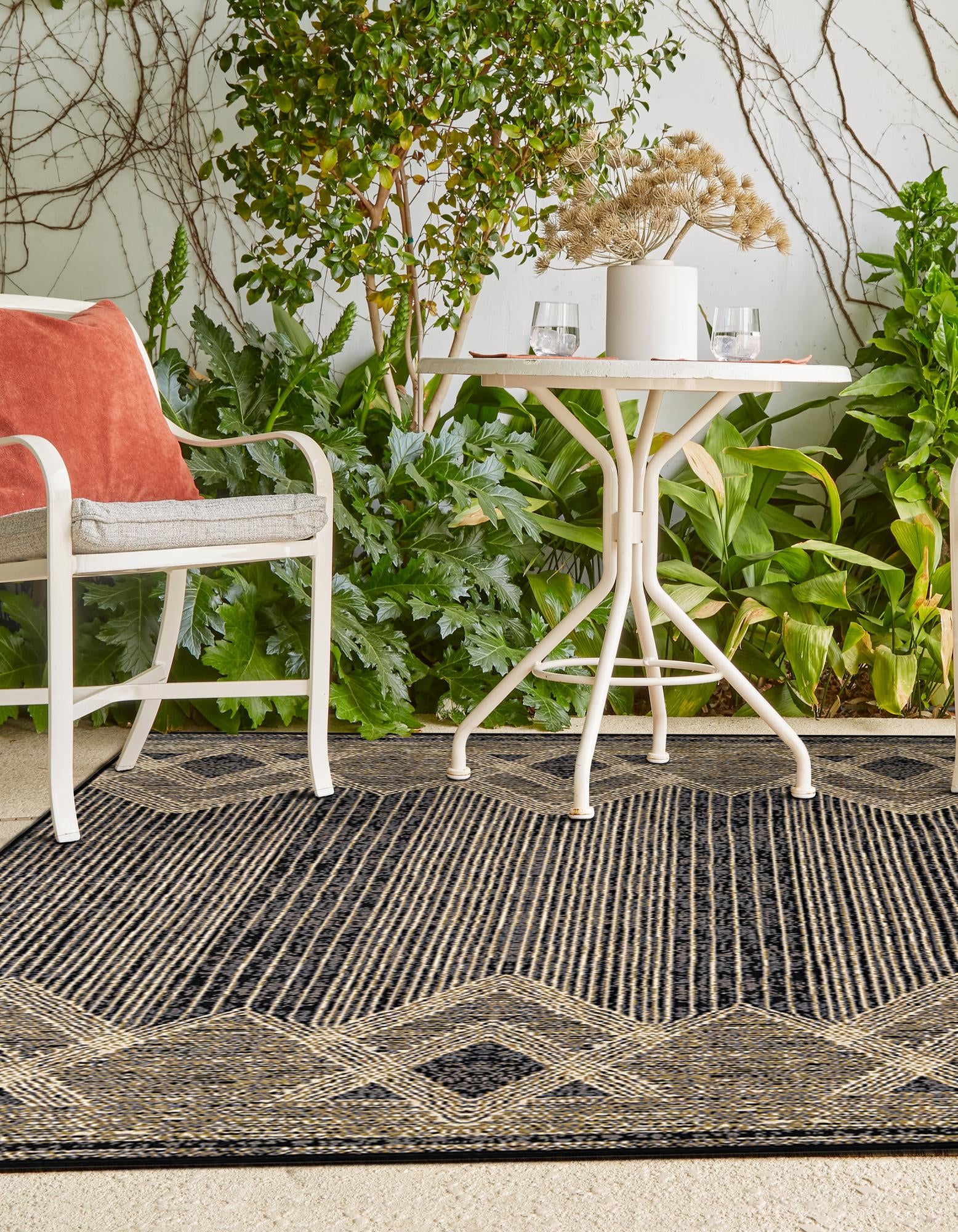 Charcoal 5' x 8' Modern Indoor / Outdoor Rug | Rugs.com