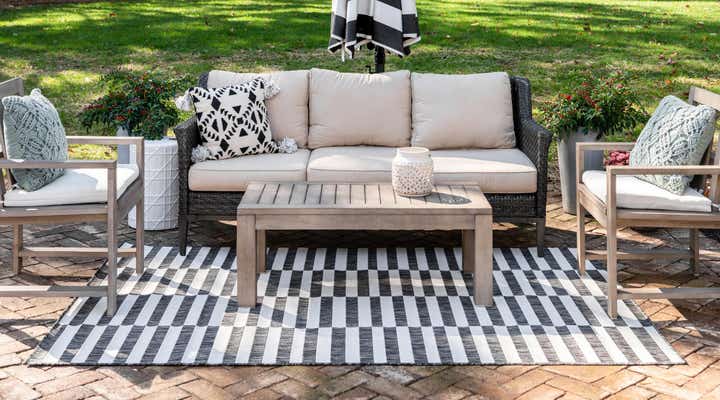 Charcoal 4' x 6' Ribbon Indoor / Outdoor Rug | Rugs.com