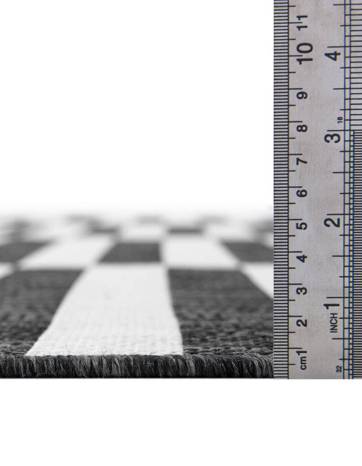 Detail image of  4' x 6'  Washable Ribbon Indoor / Outdoor Rug