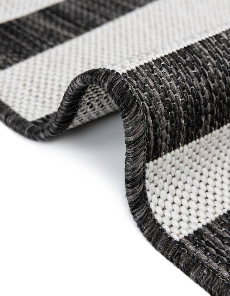 Detail image of  4' x 6'  Washable Ribbon Indoor / Outdoor Rug