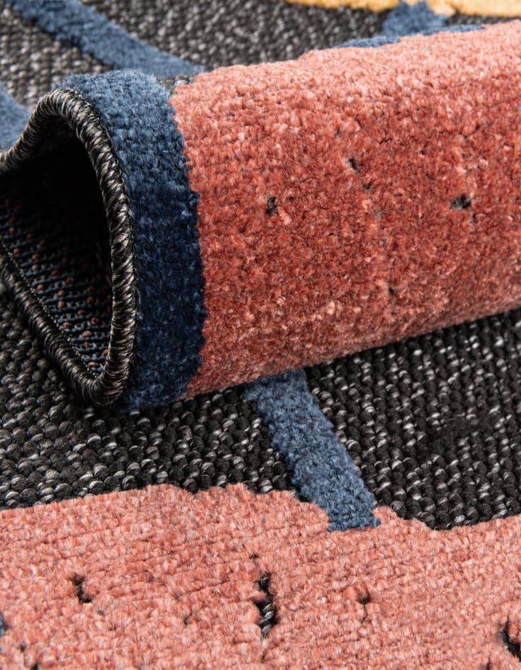 Detail image of  5' 3 x 5' 3  Washable Belize Indoor / Outdoor Round Rug