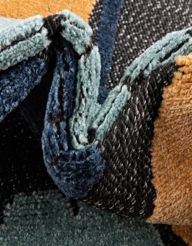 Detail image of  5' 3 x 5' 3  Washable Belize Indoor / Outdoor Round Rug