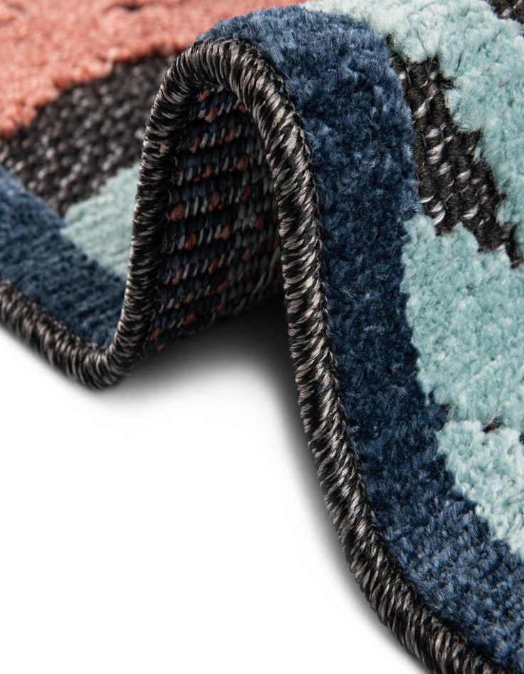 Detail image of  5' 3 x 5' 3  Washable Belize Indoor / Outdoor Round Rug