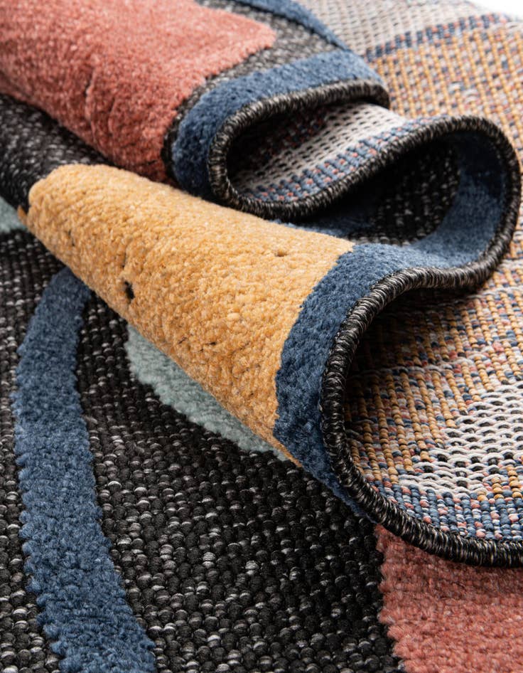 Detail image of  5' 3 x 5' 3  Washable Belize Indoor / Outdoor Round Rug