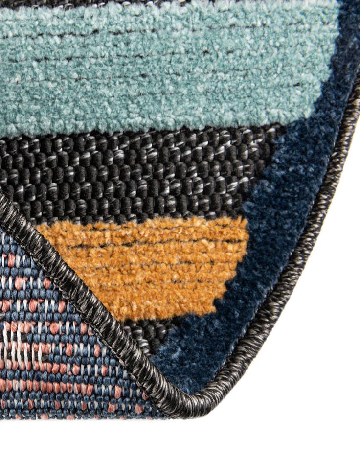 Detail image of  5' 3 x 5' 3  Washable Belize Indoor / Outdoor Round Rug