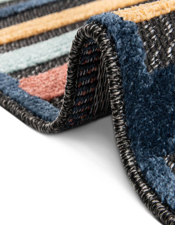 Detail image of  5' 3 x 5' 3  Washable Belize Indoor / Outdoor Round Rug