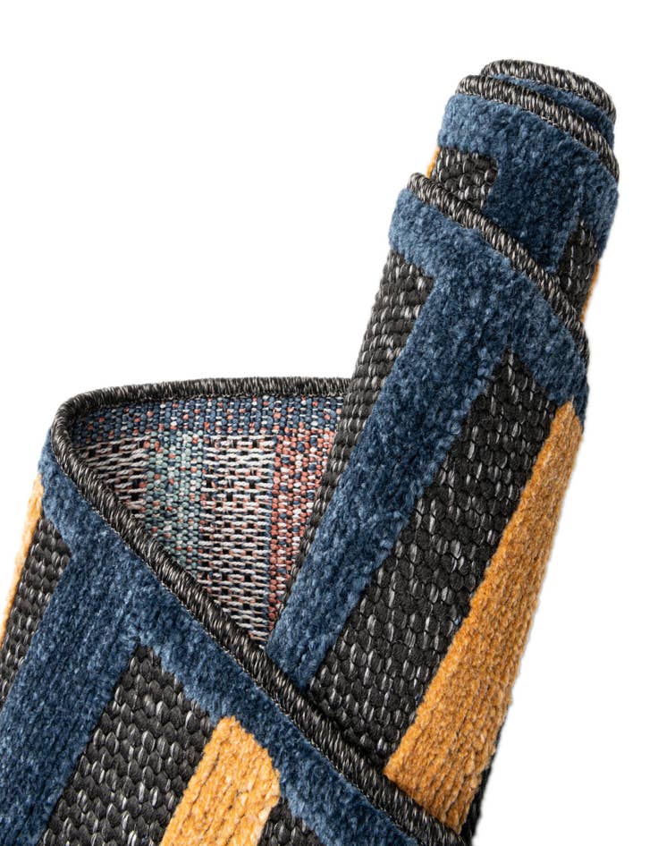 Detail image of  5' 3 x 5' 3  Washable Belize Indoor / Outdoor Round Rug