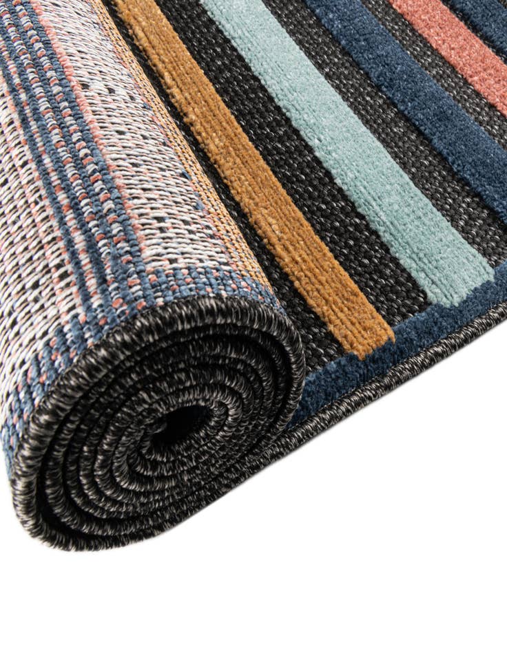 Detail image of  5' 3 x 5' 3  Washable Belize Indoor / Outdoor Round Rug