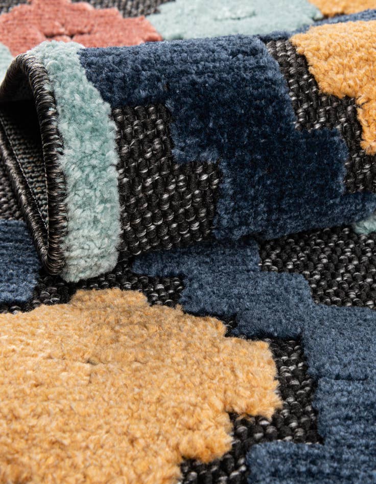 Detail image of  3' 3 x 3' 3  Washable Belize Indoor / Outdoor Round Rug