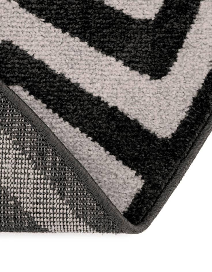 Detail image of  7' 10 x 7' 10 Hera Round Rug