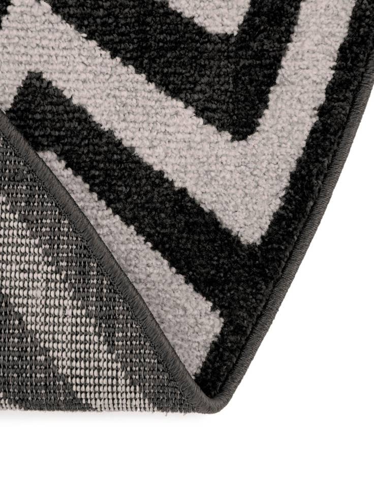 Detail image of  7' 10 x 7' 10 Hera Round Rug