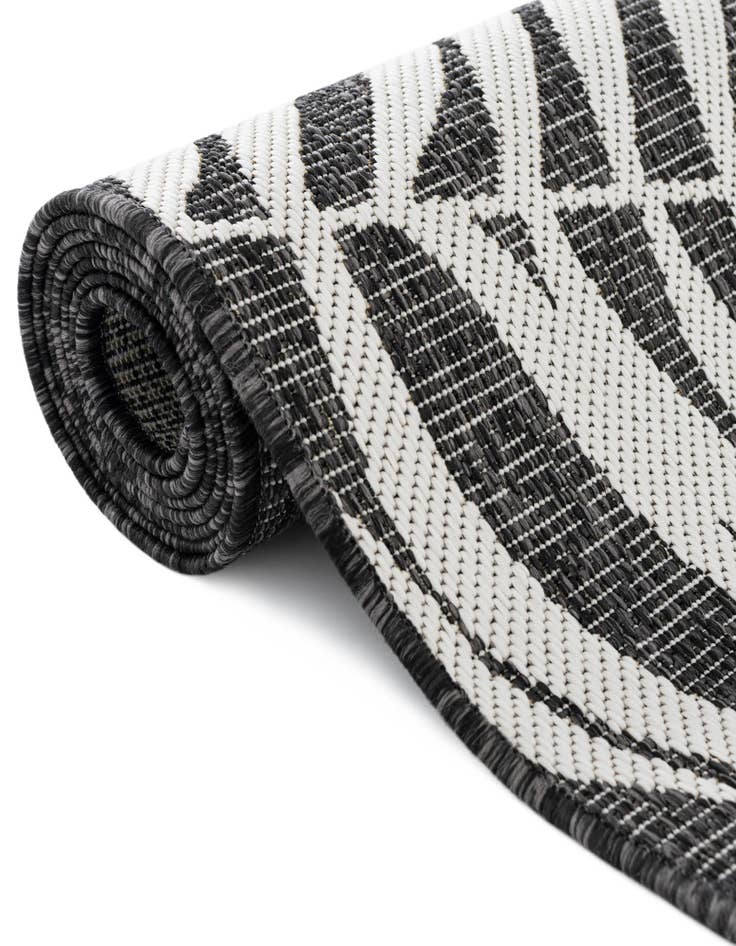 Detail image of  13' x 13'  Washable Botanical Indoor / Outdoor Round Rug