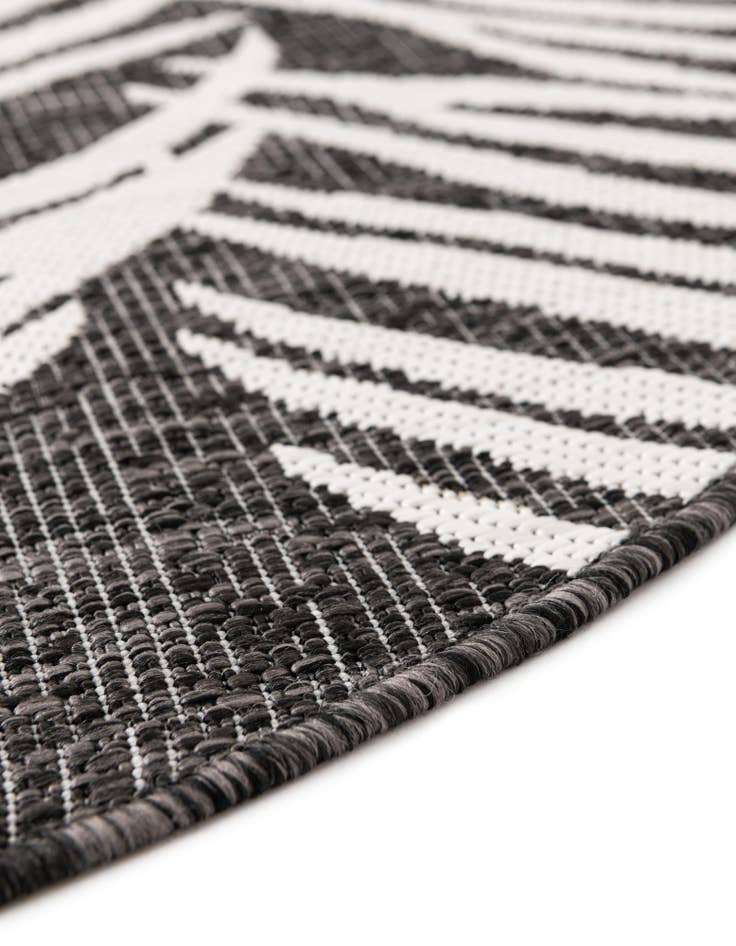 Detail image of  13' x 13'  Washable Botanical Indoor / Outdoor Round Rug