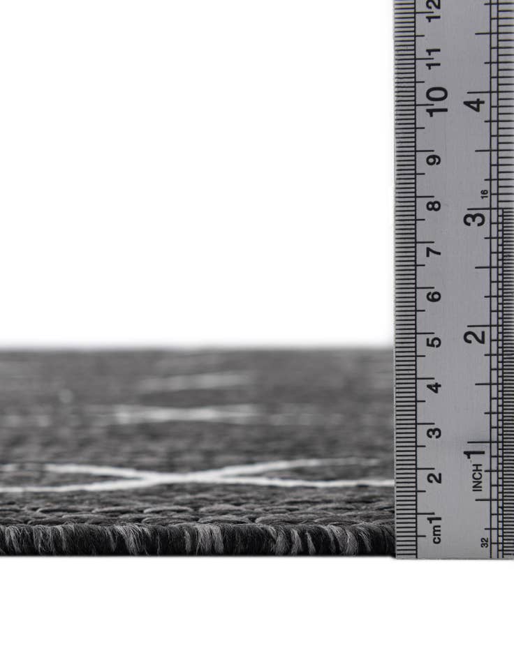 Detail image of  4' x 4'  Washable Lattice Indoor / Outdoor Round Rug