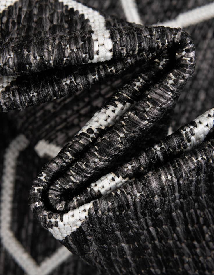 Detail image of  4' x 4'  Washable Lattice Indoor / Outdoor Round Rug