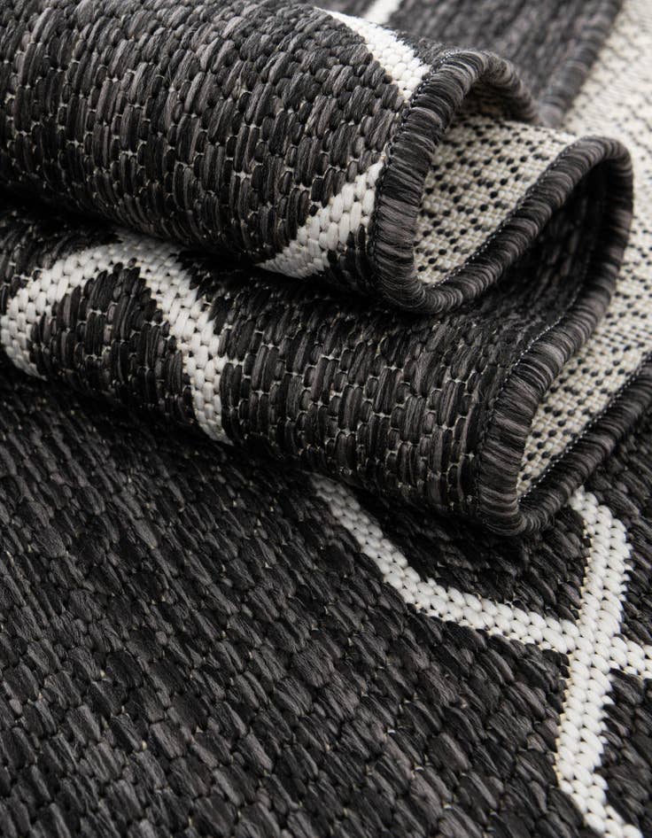 Detail image of  4' x 4'  Washable Lattice Indoor / Outdoor Round Rug