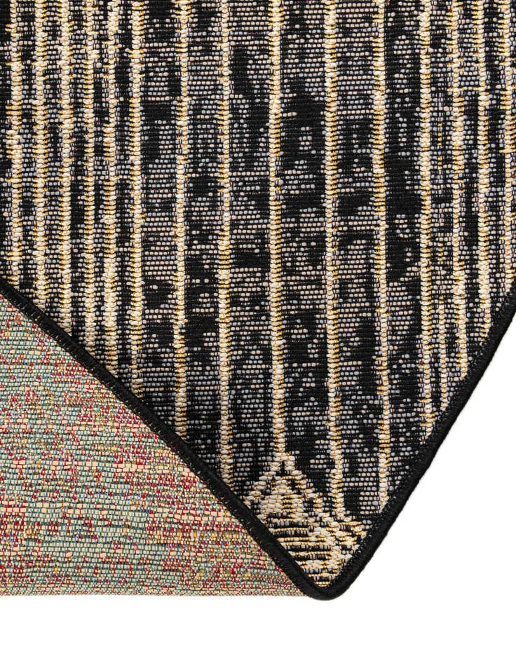 Detail image of  7' 10 x 7' 10  Washable Modern Indoor / Outdoor Round Rug