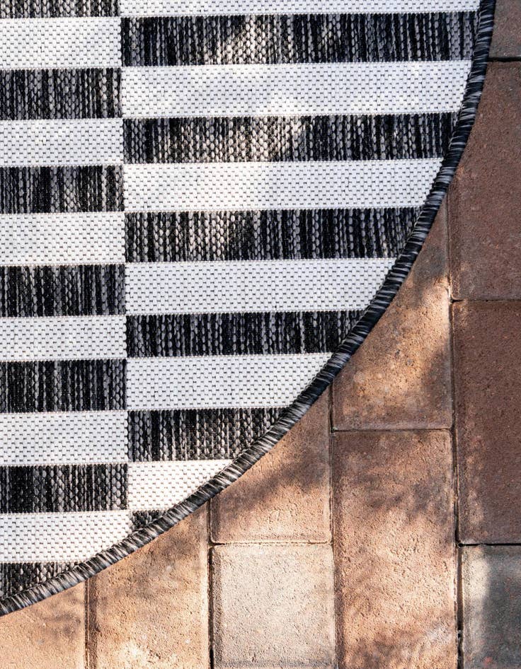 Detail image of  4' x 4'  Washable Ribbon Indoor / Outdoor Round Rug