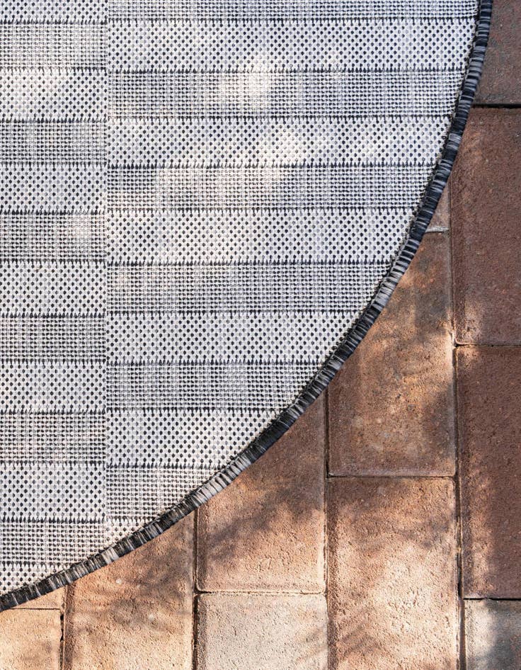 Detail image of  4' x 4'  Washable Ribbon Indoor / Outdoor Round Rug