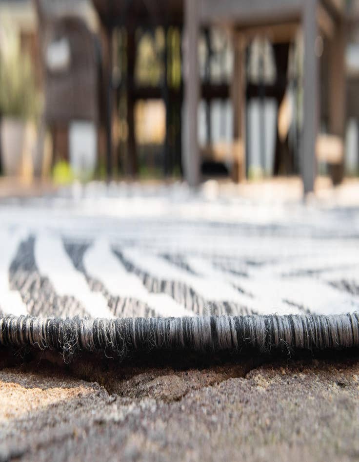 Detail image of  2' 7 x 10'  Washable Botanical Indoor / Outdoor Runner Rug