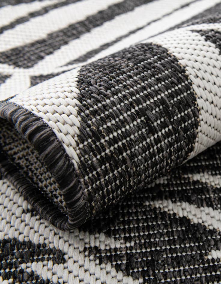 Detail image of  2' 7 x 10'  Washable Botanical Indoor / Outdoor Runner Rug