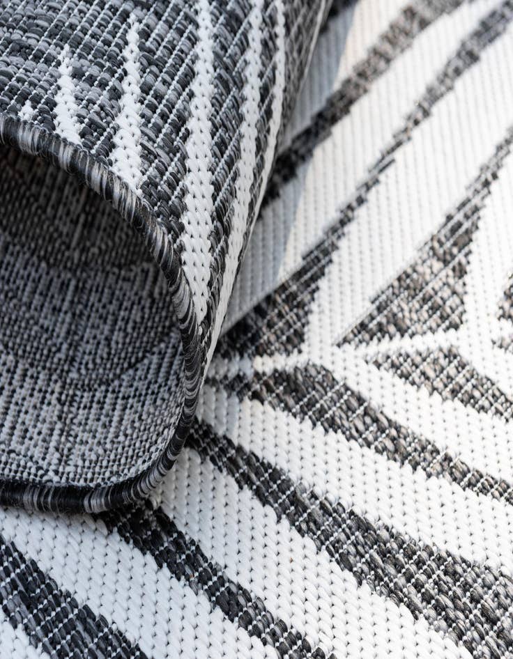 Detail image of  2' 7 x 10'  Washable Botanical Indoor / Outdoor Runner Rug