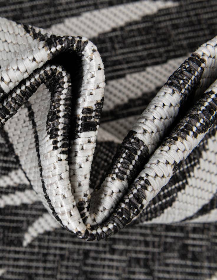 Detail image of  2' 7 x 10'  Washable Botanical Indoor / Outdoor Runner Rug