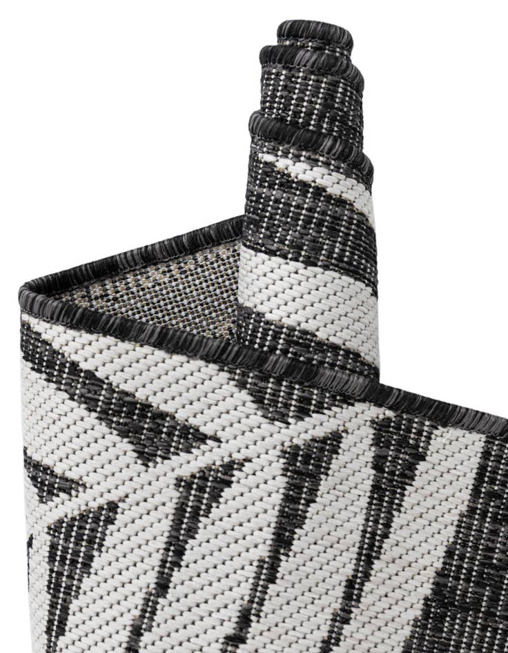 Detail image of  2' 7 x 10'  Washable Botanical Indoor / Outdoor Runner Rug