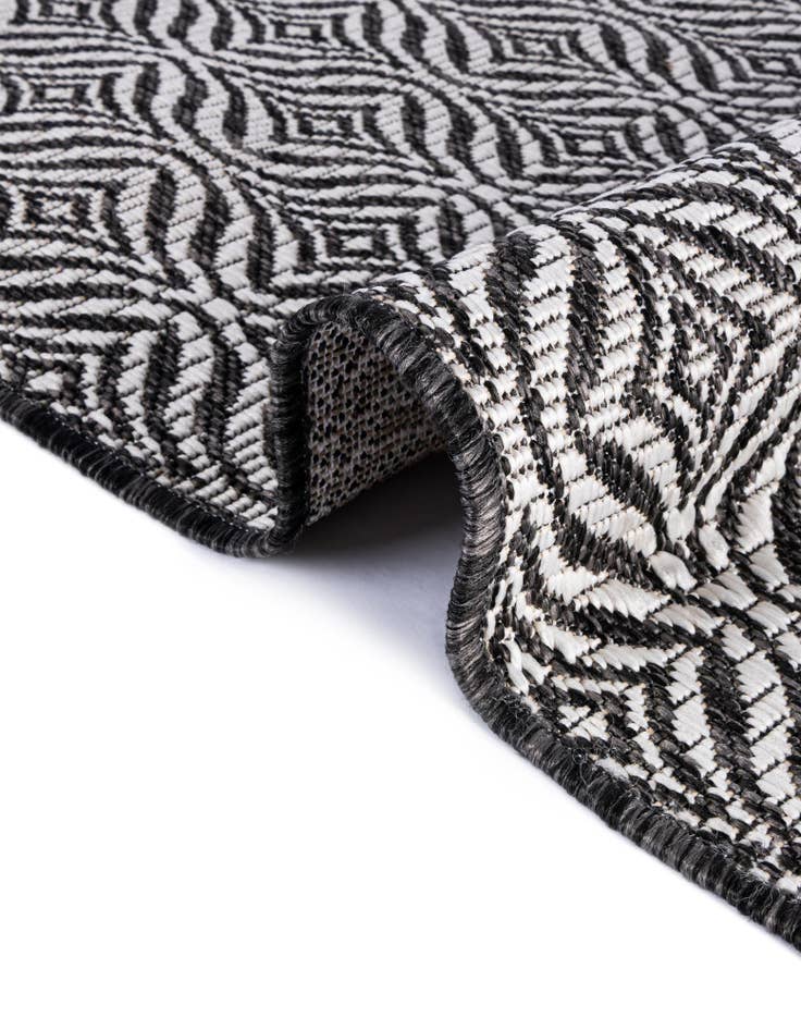 Detail image of  2' x 6'  Washable Lattice Indoor / Outdoor Runner Rug