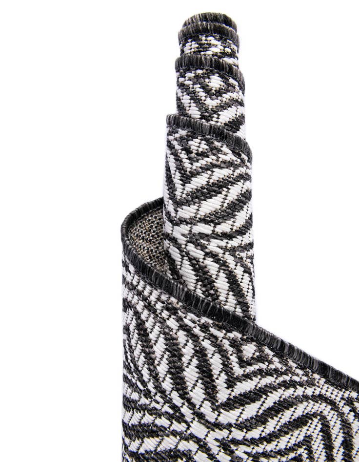 Detail image of  2' x 6'  Washable Lattice Indoor / Outdoor Runner Rug