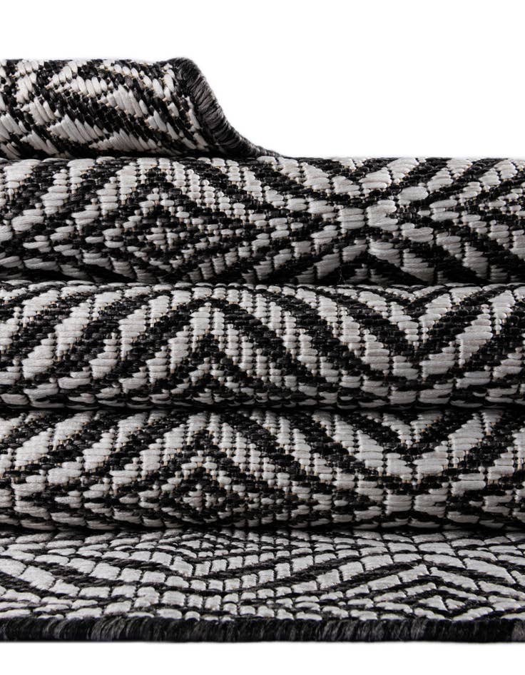 Detail image of  2' x 6'  Washable Lattice Indoor / Outdoor Runner Rug